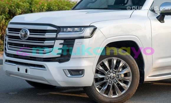 Buy Import Toyota Land Cruiser White Car in Import - Dubai in Bandundu Buy Import Toyota Land Cruiser White Car in Import - Dubai in Bandundu