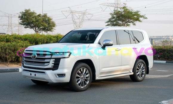 Buy Import Toyota Land Cruiser White Car in Import - Dubai in Bandundu Buy Import Toyota Land Cruiser White Car in Import - Dubai in Bandundu