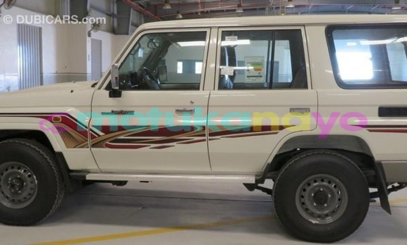 Buy Import Toyota Land Cruiser White Car in Import - Dubai in Bandundu Buy Import Toyota Land Cruiser White Car in Import - Dubai in Bandundu