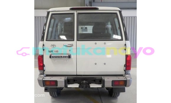 Buy Import Toyota Land Cruiser White Car in Import - Dubai in Bandundu Buy Import Toyota Land Cruiser White Car in Import - Dubai in Bandundu