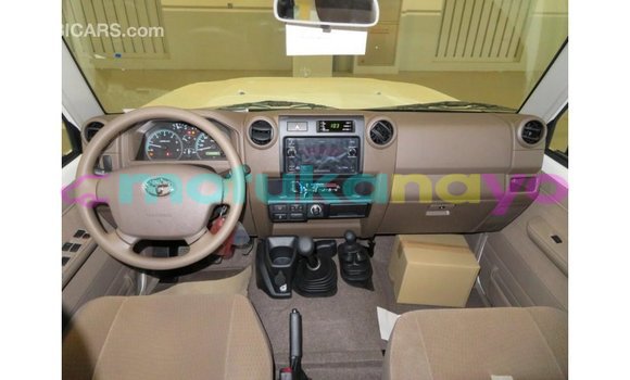 Buy Import Toyota Land Cruiser White Car in Import - Dubai in Bandundu Buy Import Toyota Land Cruiser White Car in Import - Dubai in Bandundu