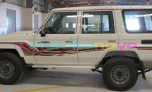 Buy Import Toyota Land Cruiser White Car in Import - Dubai in Bandundu Buy Import Toyota Land Cruiser White Car in Import - Dubai in Bandundu