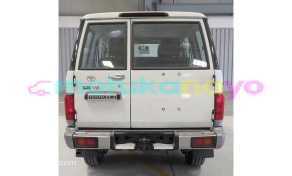 Buy Import Toyota Land Cruiser White Car in Import - Dubai in Bandundu Buy Import Toyota Land Cruiser White Car in Import - Dubai in Bandundu