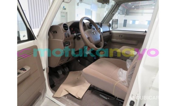 Buy Import Toyota Land Cruiser White Car in Import - Dubai in Bandundu Buy Import Toyota Land Cruiser White Car in Import - Dubai in Bandundu