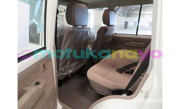 Buy Import Toyota Land Cruiser White Car in Import - Dubai in Bandundu Buy Import Toyota Land Cruiser White Car in Import - Dubai in Bandundu