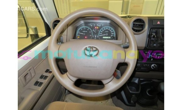 Buy Import Toyota Land Cruiser White Car in Import - Dubai in Bandundu Buy Import Toyota Land Cruiser White Car in Import - Dubai in Bandundu