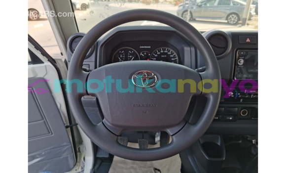 Buy Import Toyota Land Cruiser White Car in Import - Dubai in Bandundu Buy Import Toyota Land Cruiser White Car in Import - Dubai in Bandundu