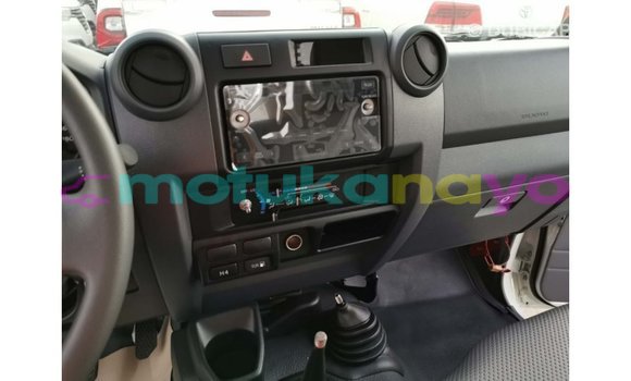 Buy Import Toyota Land Cruiser White Car in Import - Dubai in Bandundu Buy Import Toyota Land Cruiser White Car in Import - Dubai in Bandundu