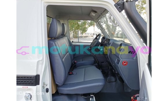 Buy Import Toyota Land Cruiser White Car in Import - Dubai in Bandundu Buy Import Toyota Land Cruiser White Car in Import - Dubai in Bandundu