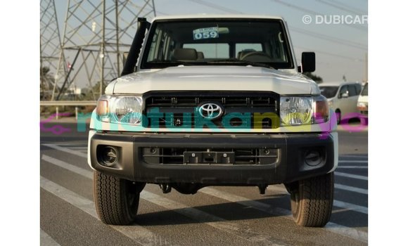 Buy Import Toyota Land Cruiser White Car in Import - Dubai in Bandundu Buy Import Toyota Land Cruiser White Car in Import - Dubai in Bandundu