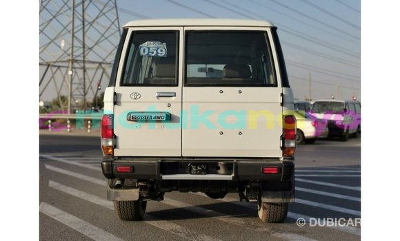 Buy Import Toyota Land Cruiser White Car in Import - Dubai in Bandundu Buy Import Toyota Land Cruiser White Car in Import - Dubai in Bandundu