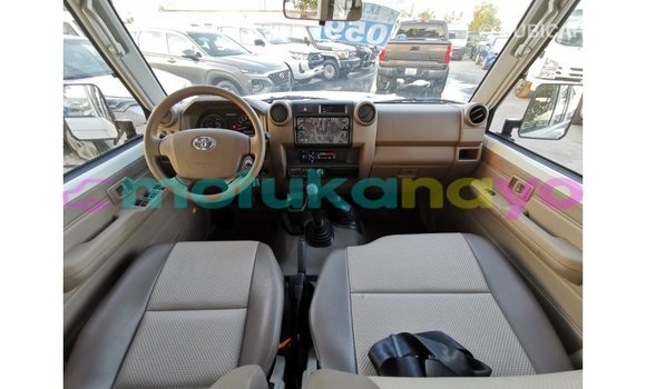 Buy Import Toyota Land Cruiser White Car in Import - Dubai in Bandundu Buy Import Toyota Land Cruiser White Car in Import - Dubai in Bandundu