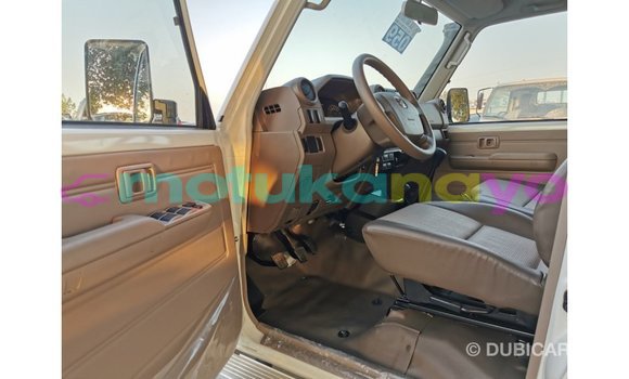 Buy Import Toyota Land Cruiser White Car in Import - Dubai in Bandundu Buy Import Toyota Land Cruiser White Car in Import - Dubai in Bandundu