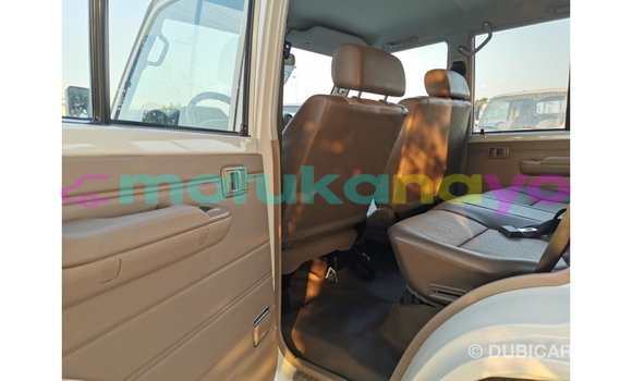 Buy Import Toyota Land Cruiser White Car in Import - Dubai in Bandundu Buy Import Toyota Land Cruiser White Car in Import - Dubai in Bandundu