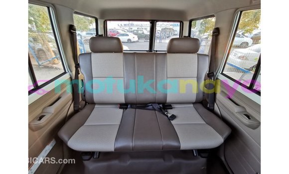 Buy Import Toyota Land Cruiser White Car in Import - Dubai in Bandundu Buy Import Toyota Land Cruiser White Car in Import - Dubai in Bandundu