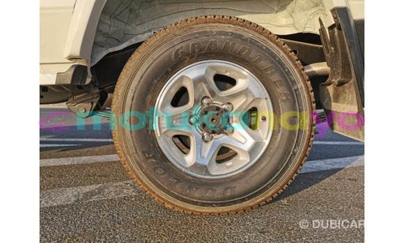 Buy Import Toyota Land Cruiser White Car in Import - Dubai in Bandundu Buy Import Toyota Land Cruiser White Car in Import - Dubai in Bandundu