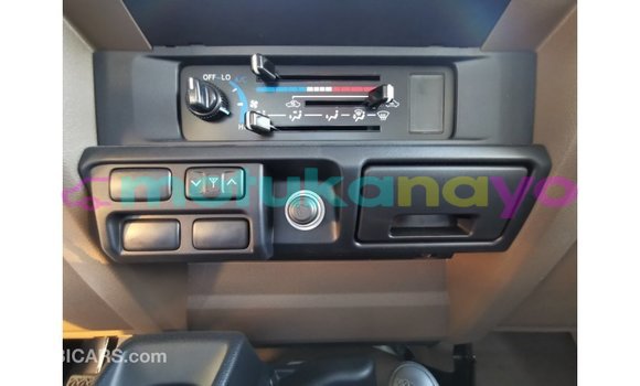 Buy Import Toyota Land Cruiser White Car in Import - Dubai in Bandundu Buy Import Toyota Land Cruiser White Car in Import - Dubai in Bandundu