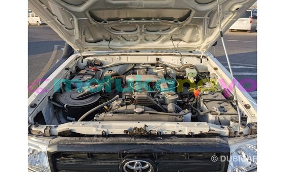 Buy Import Toyota Land Cruiser White Car in Import - Dubai in Bandundu Buy Import Toyota Land Cruiser White Car in Import - Dubai in Bandundu