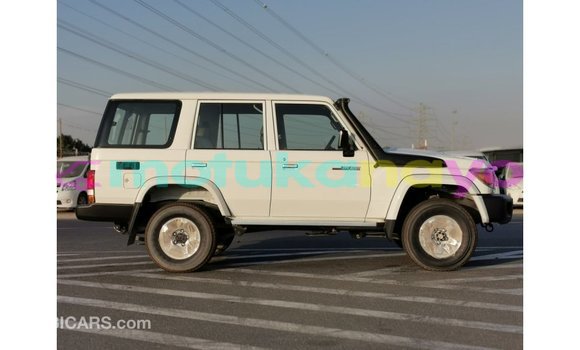 Buy Import Toyota Land Cruiser White Car in Import - Dubai in Bandundu Buy Import Toyota Land Cruiser White Car in Import - Dubai in Bandundu