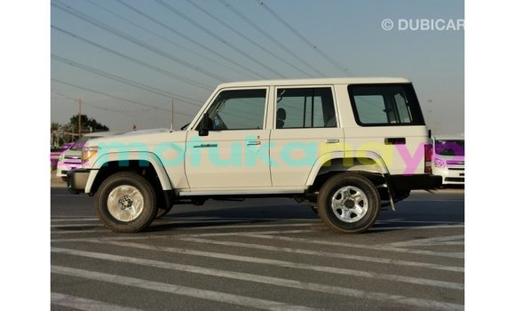 Buy Import Toyota Land Cruiser White Car in Import - Dubai in Bandundu Buy Import Toyota Land Cruiser White Car in Import - Dubai in Bandundu