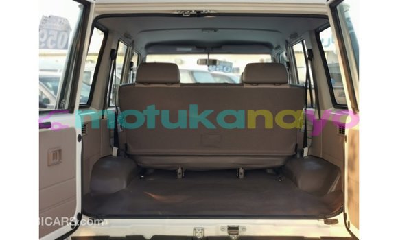 Buy Import Toyota Land Cruiser White Car in Import - Dubai in Bandundu Buy Import Toyota Land Cruiser White Car in Import - Dubai in Bandundu