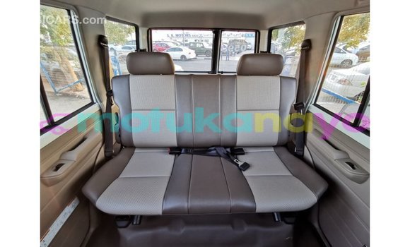 Buy Import Toyota Land Cruiser White Car in Import - Dubai in Bandundu Buy Import Toyota Land Cruiser White Car in Import - Dubai in Bandundu