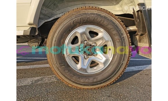Buy Import Toyota Land Cruiser White Car in Import - Dubai in Bandundu Buy Import Toyota Land Cruiser White Car in Import - Dubai in Bandundu