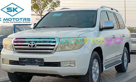 Acheter Import Voiture Toyota Land Cruiser Blanc à Import - Dubai, Bandundu Acheter Import Voiture Toyota Land Cruiser Blanc à Import - Dubai, Bandundu