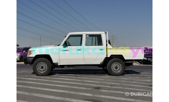 Buy Import Toyota Land Cruiser White Car in Import - Dubai in Bandundu Buy Import Toyota Land Cruiser White Car in Import - Dubai in Bandundu