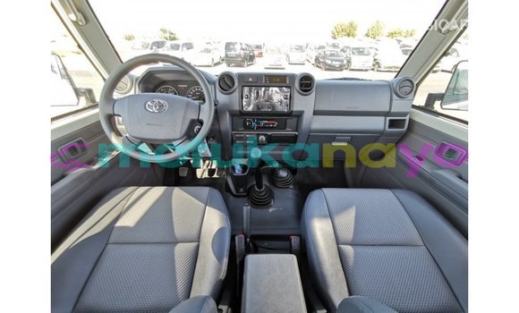 Buy Import Toyota Land Cruiser White Car in Import - Dubai in Bandundu Buy Import Toyota Land Cruiser White Car in Import - Dubai in Bandundu