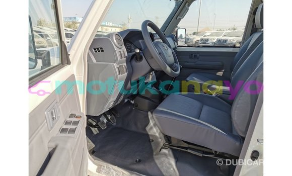Buy Import Toyota Land Cruiser White Car in Import - Dubai in Bandundu Buy Import Toyota Land Cruiser White Car in Import - Dubai in Bandundu