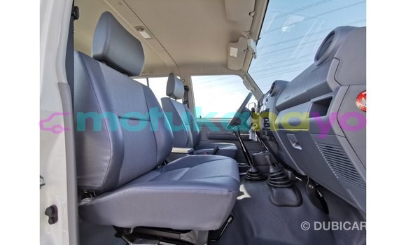 Buy Import Toyota Land Cruiser White Car in Import - Dubai in Bandundu Buy Import Toyota Land Cruiser White Car in Import - Dubai in Bandundu