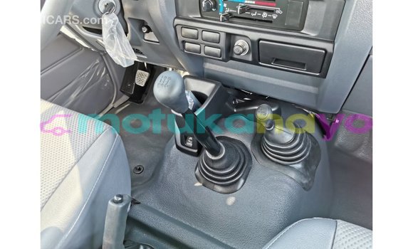 Buy Import Toyota Land Cruiser White Car in Import - Dubai in Bandundu Buy Import Toyota Land Cruiser White Car in Import - Dubai in Bandundu