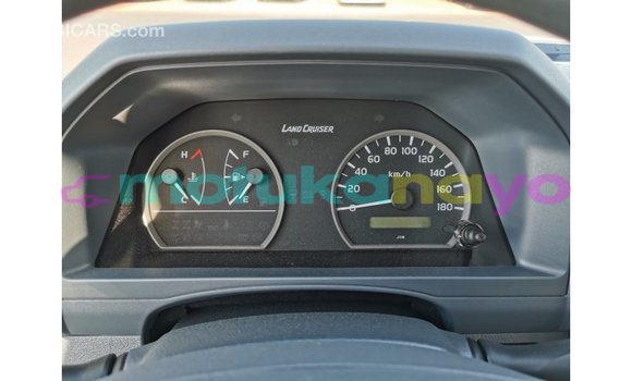 Buy Import Toyota Land Cruiser White Car in Import - Dubai in Bandundu Buy Import Toyota Land Cruiser White Car in Import - Dubai in Bandundu