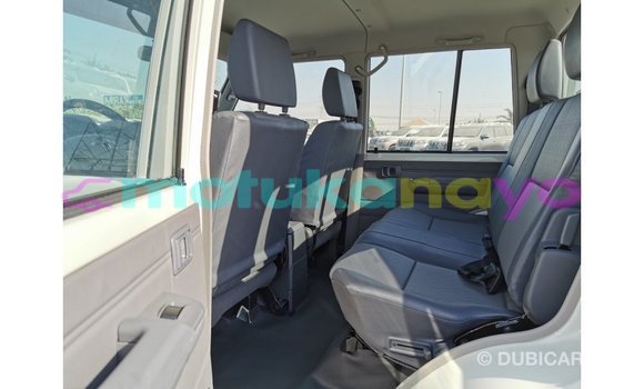 Buy Import Toyota Land Cruiser White Car in Import - Dubai in Bandundu Buy Import Toyota Land Cruiser White Car in Import - Dubai in Bandundu