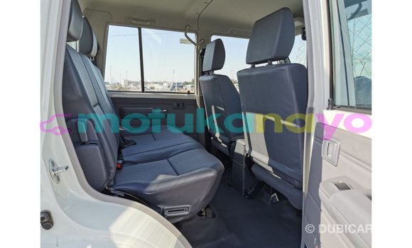 Buy Import Toyota Land Cruiser White Car in Import - Dubai in Bandundu Buy Import Toyota Land Cruiser White Car in Import - Dubai in Bandundu