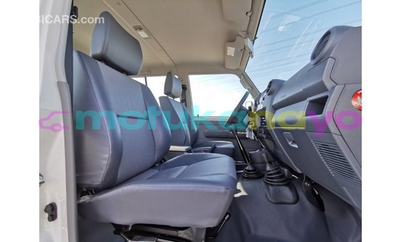 Buy Import Toyota Land Cruiser White Car in Import - Dubai in Bandundu Buy Import Toyota Land Cruiser White Car in Import - Dubai in Bandundu