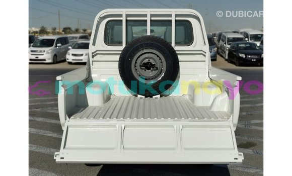 Buy Import Toyota Land Cruiser White Car in Import - Dubai in Bandundu Buy Import Toyota Land Cruiser White Car in Import - Dubai in Bandundu