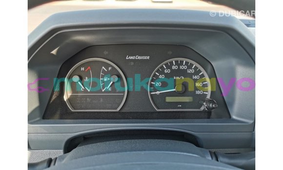 Buy Import Toyota Land Cruiser White Car in Import - Dubai in Bandundu Buy Import Toyota Land Cruiser White Car in Import - Dubai in Bandundu