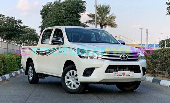 Buy Import Toyota Hilux White Car in Import - Dubai in Bandundu Buy Import Toyota Hilux White Car in Import - Dubai in Bandundu