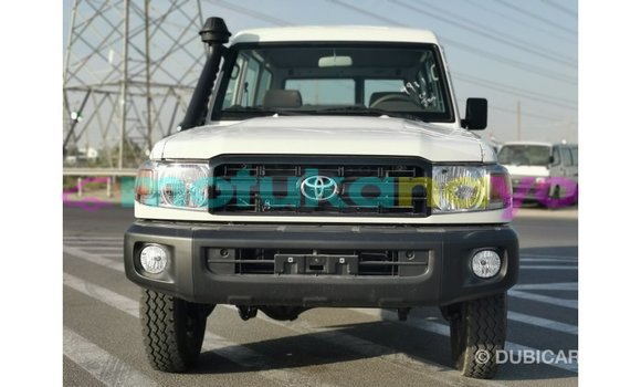 Buy Import Toyota Land Cruiser White Car in Import - Dubai in Bandundu Buy Import Toyota Land Cruiser White Car in Import - Dubai in Bandundu