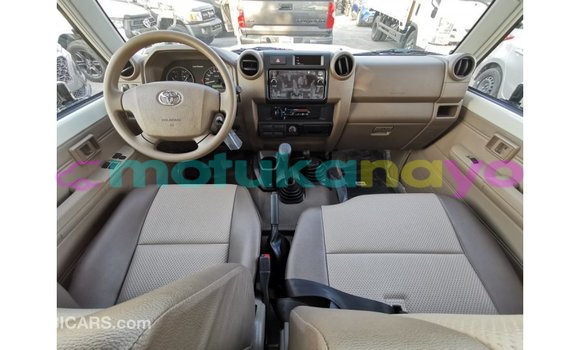 Buy Import Toyota Land Cruiser White Car in Import - Dubai in Bandundu Buy Import Toyota Land Cruiser White Car in Import - Dubai in Bandundu