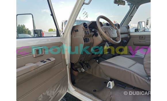 Buy Import Toyota Land Cruiser White Car in Import - Dubai in Bandundu Buy Import Toyota Land Cruiser White Car in Import - Dubai in Bandundu
