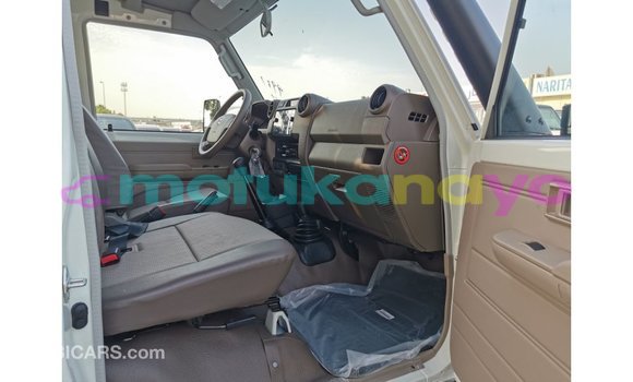 Buy Import Toyota Land Cruiser White Car in Import - Dubai in Bandundu Buy Import Toyota Land Cruiser White Car in Import - Dubai in Bandundu