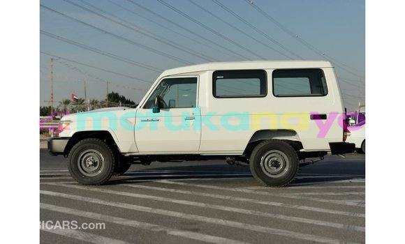 Buy Import Toyota Land Cruiser White Car in Import - Dubai in Bandundu Buy Import Toyota Land Cruiser White Car in Import - Dubai in Bandundu