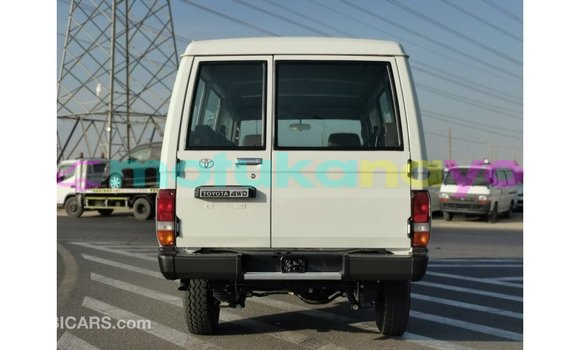 Buy Import Toyota Land Cruiser White Car in Import - Dubai in Bandundu Buy Import Toyota Land Cruiser White Car in Import - Dubai in Bandundu