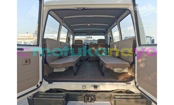 Buy Import Toyota Land Cruiser White Car in Import - Dubai in Bandundu Buy Import Toyota Land Cruiser White Car in Import - Dubai in Bandundu