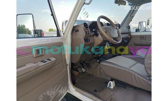 Buy Import Toyota Land Cruiser White Car in Import - Dubai in Bandundu Buy Import Toyota Land Cruiser White Car in Import - Dubai in Bandundu