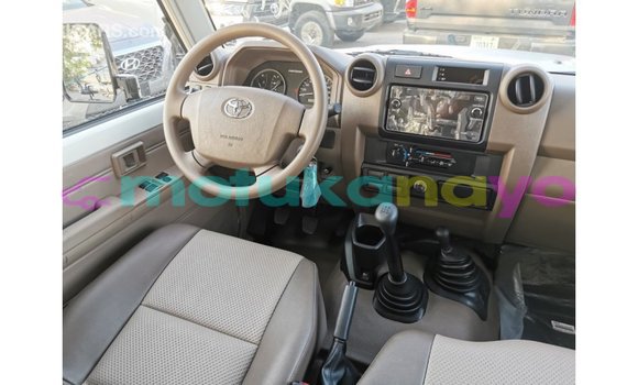 Buy Import Toyota Land Cruiser White Car in Import - Dubai in Bandundu Buy Import Toyota Land Cruiser White Car in Import - Dubai in Bandundu