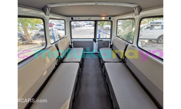 Buy Import Toyota Land Cruiser White Car in Import - Dubai in Bandundu Buy Import Toyota Land Cruiser White Car in Import - Dubai in Bandundu